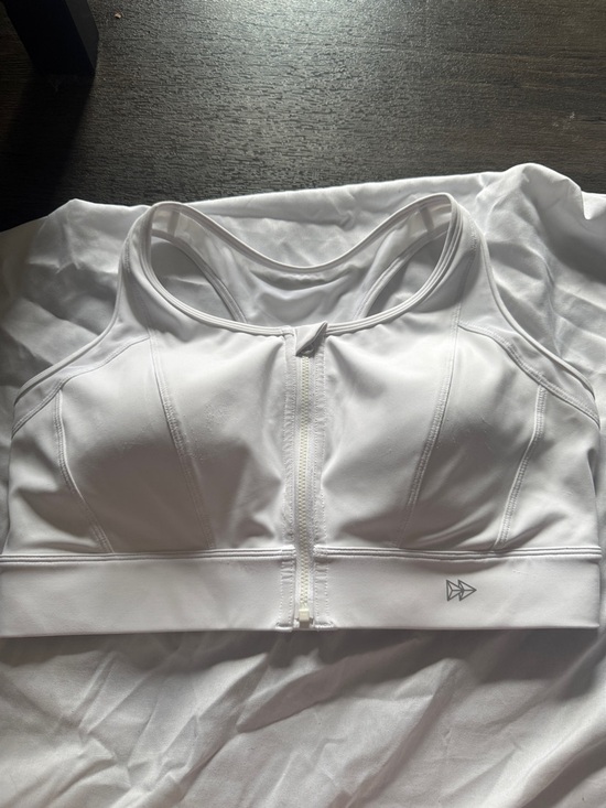 Yvette Other - Front-Zip White Sports Bra with Supportive Racerback